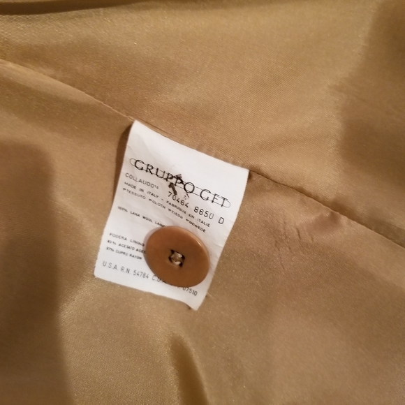 Back-in-the-Office Look with 90s Armani Jacket - Picture 9 of 10